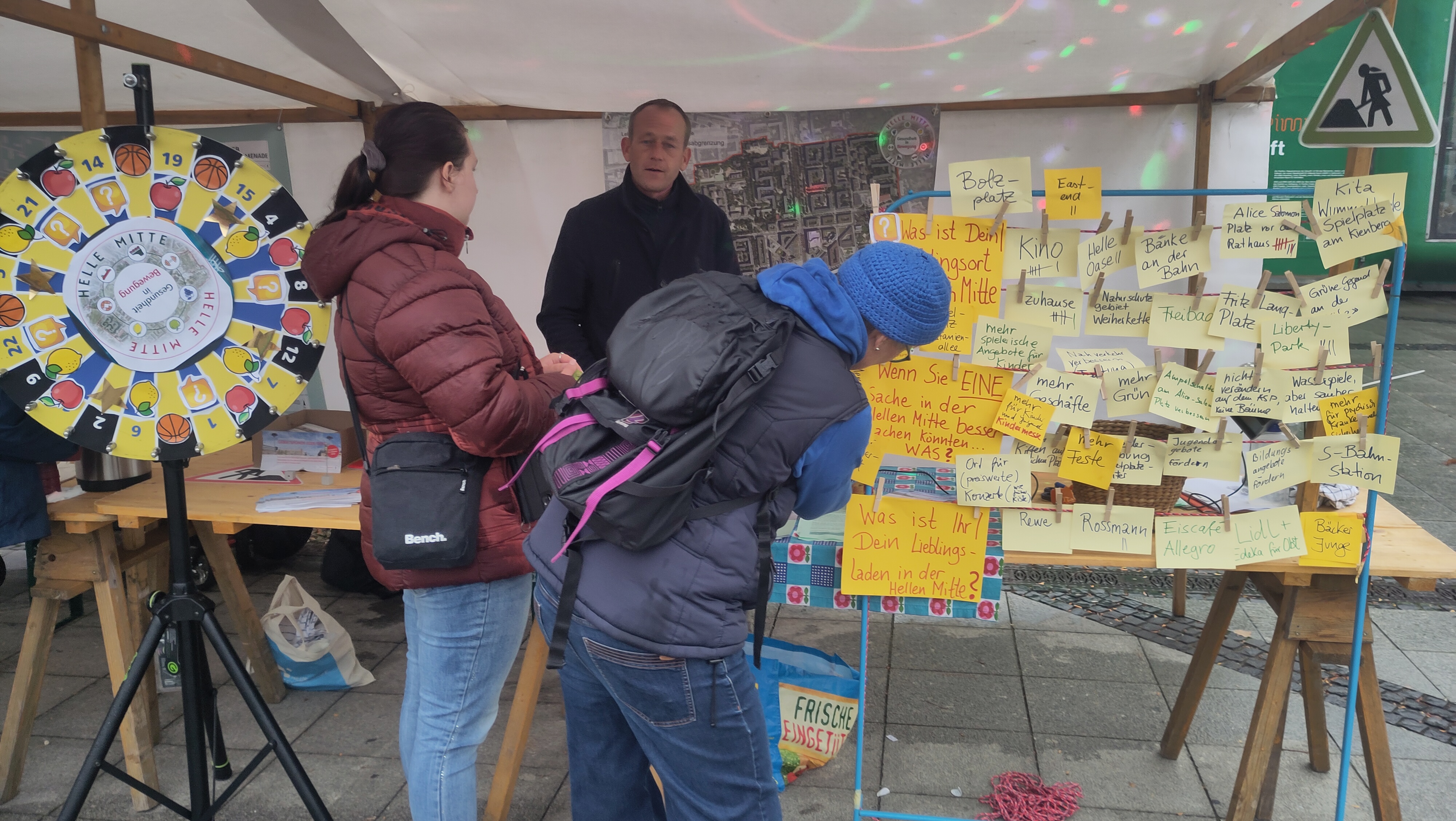 Informationen sammeln beim Stadtteilfest