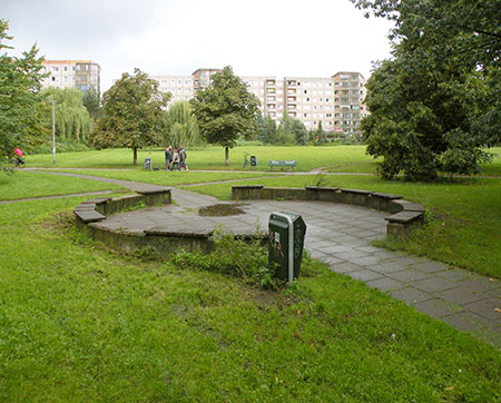 Ernst-Thälmann-Park, Freifläche