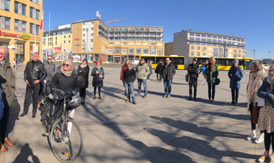 Gemeinsamer Rundgang durch die Großsiedlung beim Netzwerktreffen Stadtteilmanagement "Helle Mitte", März 2022  
