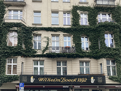 Traditionskneipe seit 1892 im nördlichen Abschnitt der Wilmersdorfer Straße