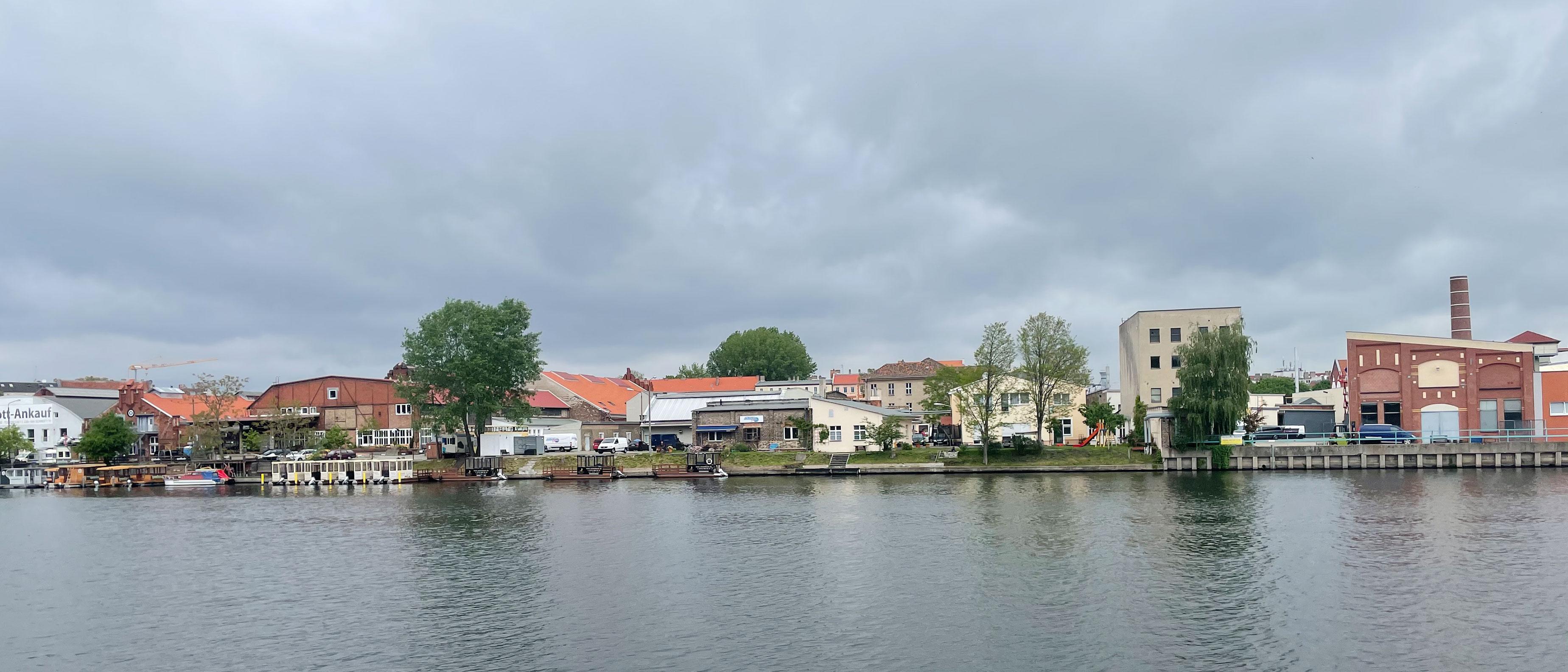 Blick über die Spree zur Bärenquell-Brauerei