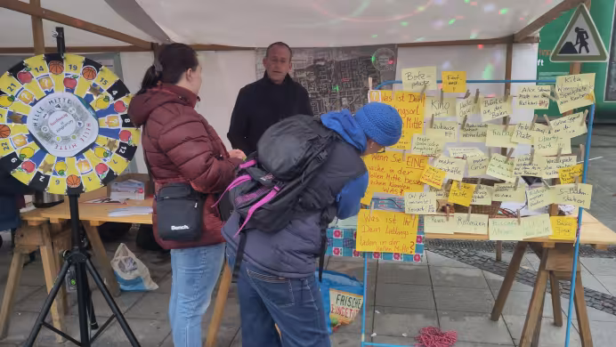 Informationen sammeln beim Stadtteilfest