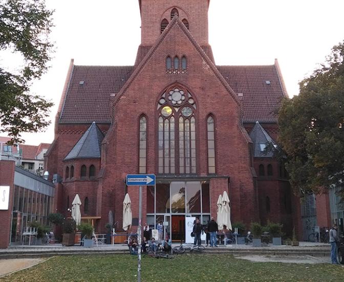 Genezarth-Kirche an der Schillerpromenade